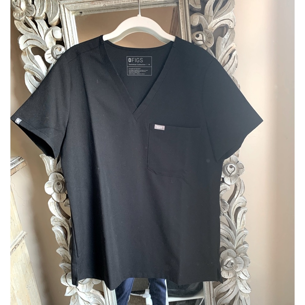 Figs Catarina one pocket black scrub top. Medium. Always air dried. Smoke free.